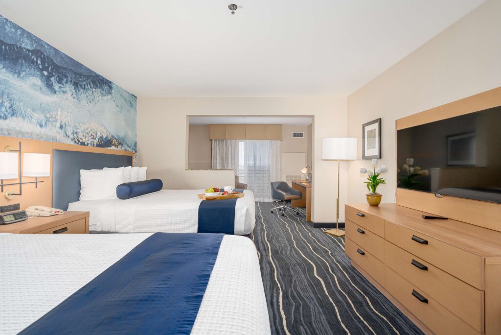 Четырёхместный люкс Best Western Plus Marina Gateway Hotel