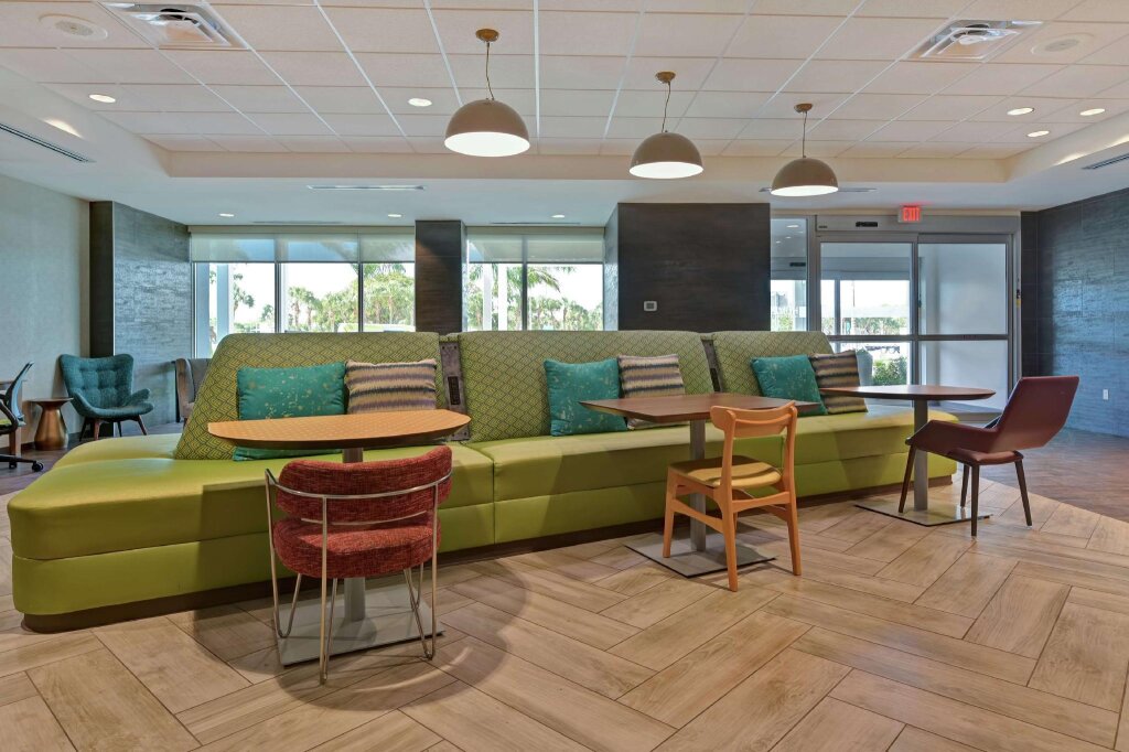 Suite individual Home2 Suites by Hilton West Palm Beach Airport, FL