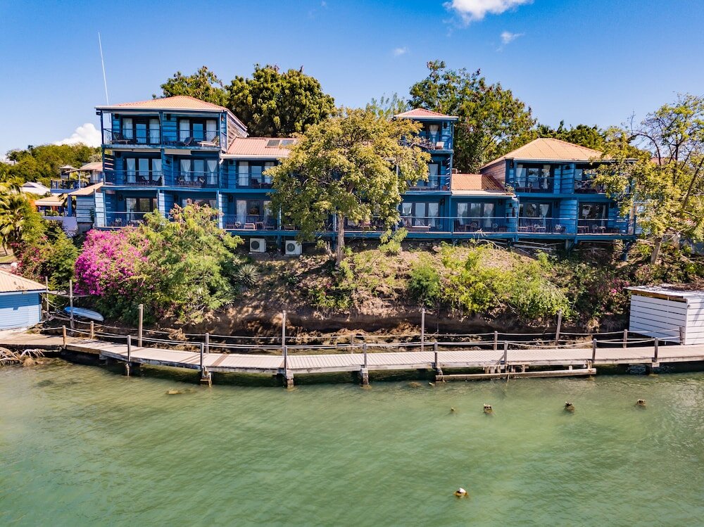 Люкс с видом на воду True Blue Bay Resort
