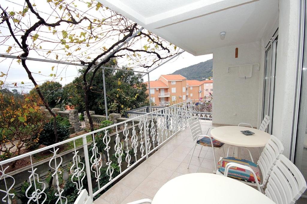Апартаменты c 1 комнатой с балконом и с красивым видом из окна Apartmani Neda Bane