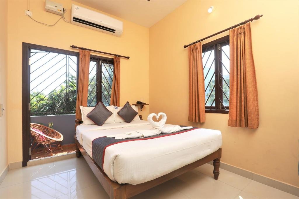 Deluxe Double room with balcony Hotel Castle Manor - Auroville Beach