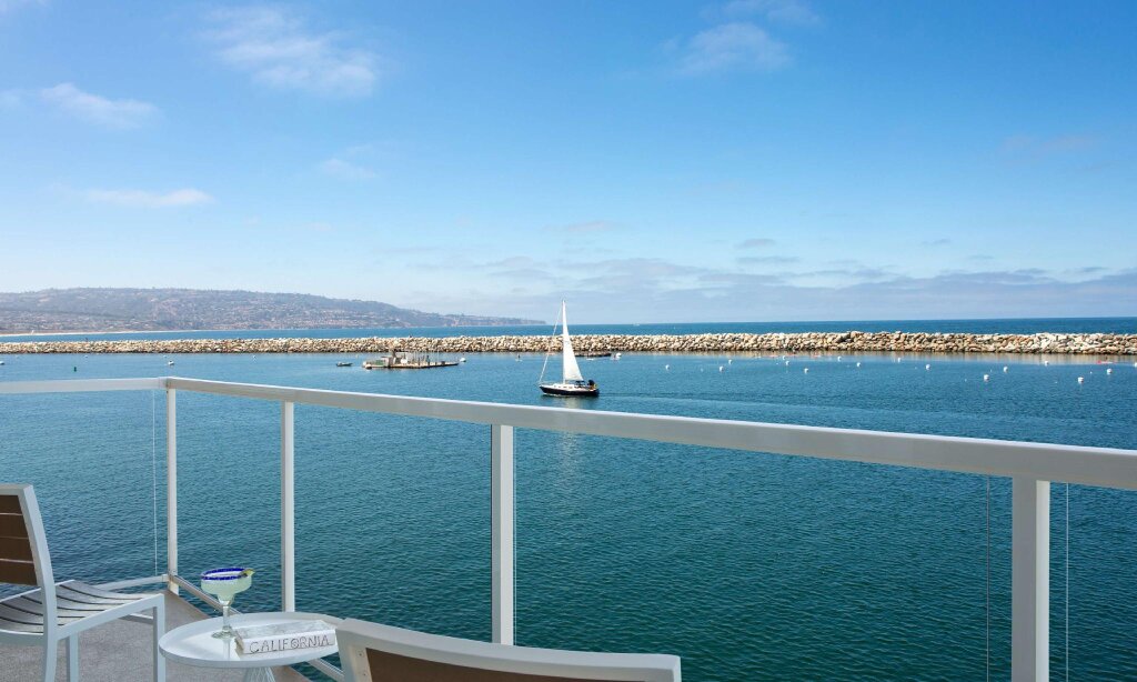 Двухместный номер Deluxe с видом на океан The Portofino Hotel & Marina, a Noble House Hotel