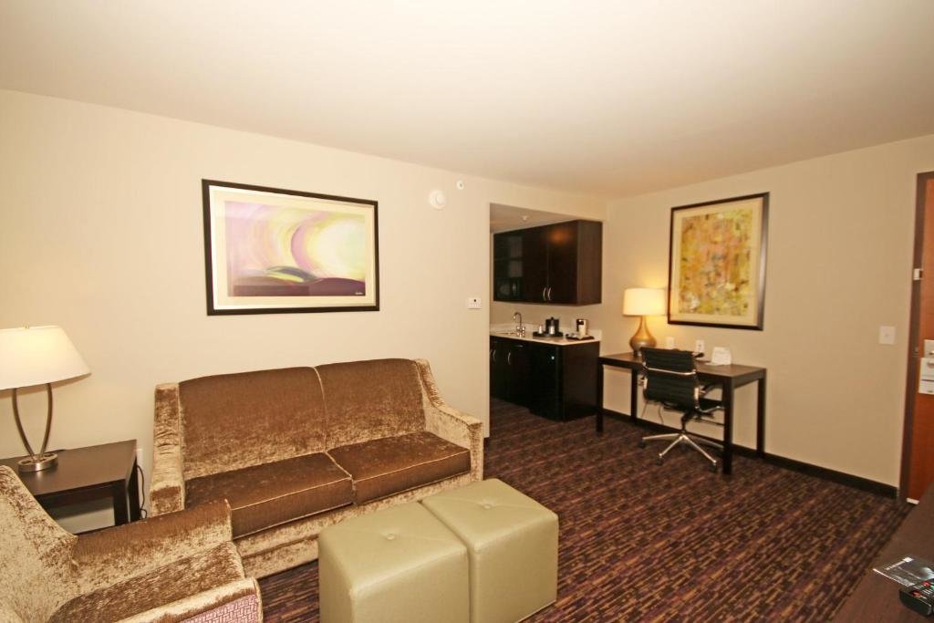 Suite Holiday Inn Express & Suites Charlotte North, an IHG Hotel