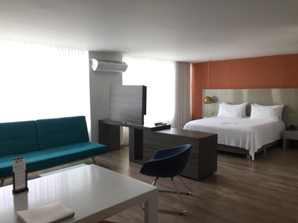 Люкс Hotel Holiday Inn Express & Suites Medellin, an IHG Hotel