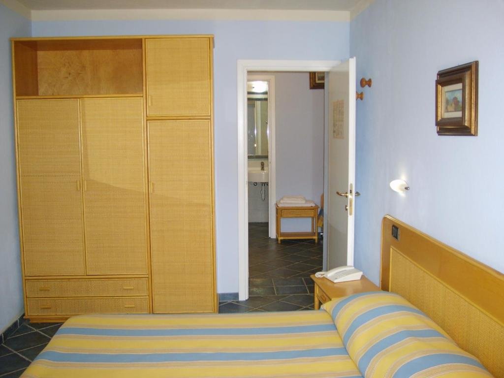 Standard Quadruple room with balcony Hotel Danila