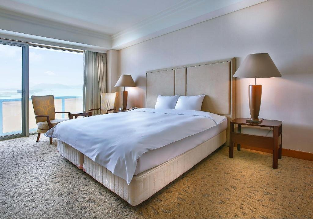 Двухместный номер Deluxe с видом на море Hotel Hyundai by Lahan Mokpo