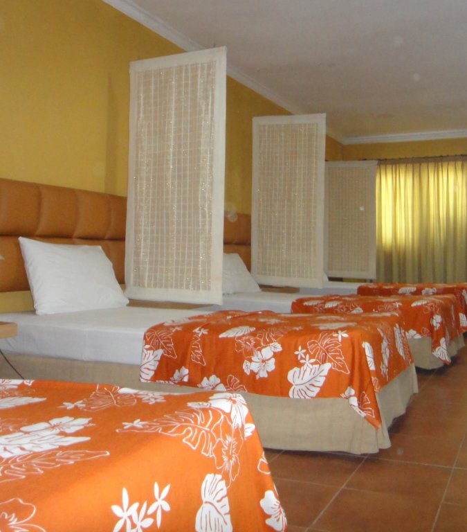 Кровать в общем номере BaliRa Airport Hotel