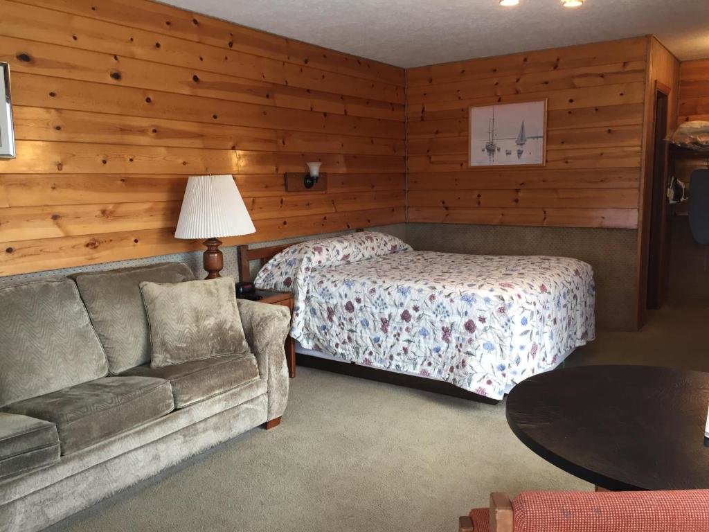 Двухместный люкс с видом на море Captain's Choice Motel