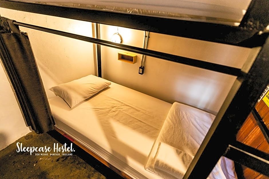 Кровать в общем номере (женский номер) Sleepcase Hostel