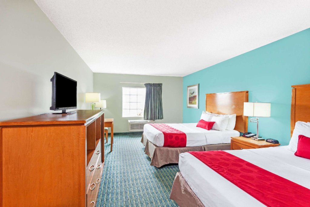 Standard Quadruple room Comfort Inn & Suites Louisville Airport Fair & Expo