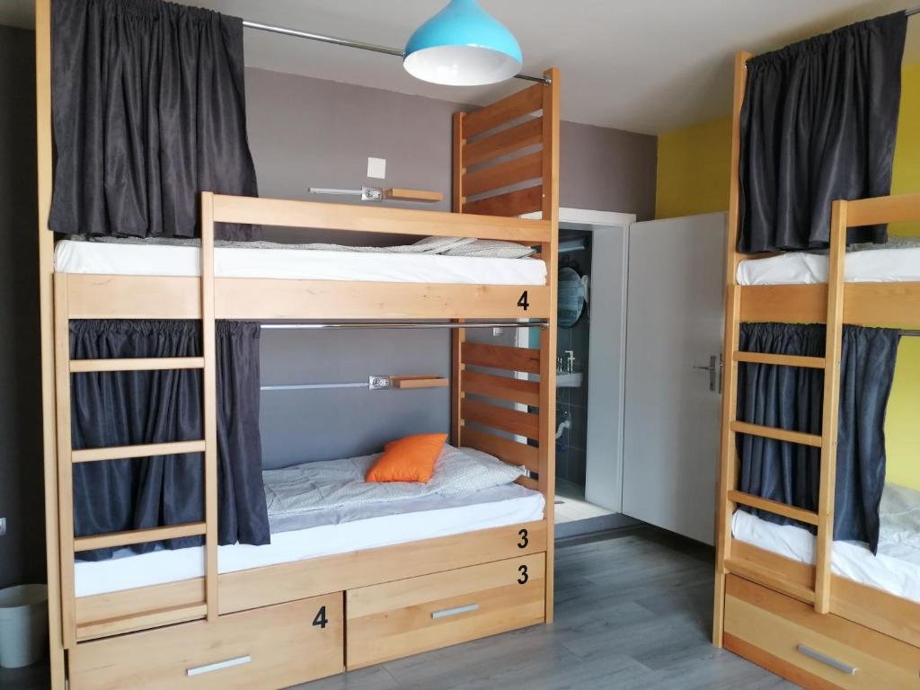 Кровать в общем номере (женский номер) Old Town Hostel Ohrid