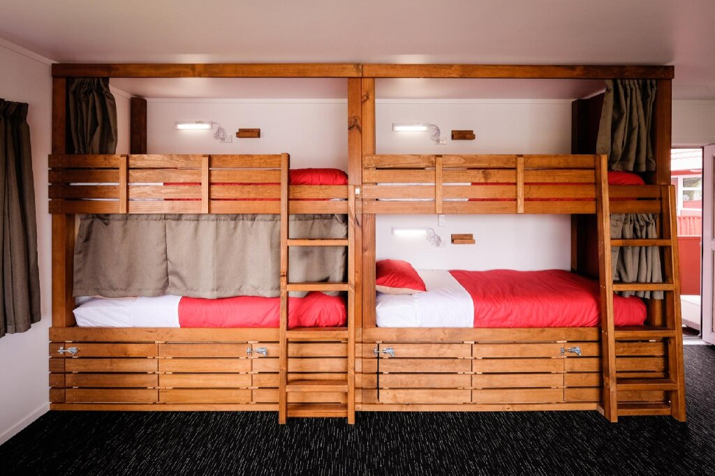 Кровать в общем номере (женский номер) Haka Lodge Taupo