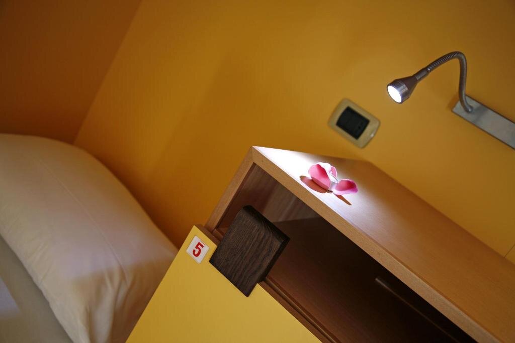 Кровать в общем номере (женский номер) Seven Hostel & Rooms