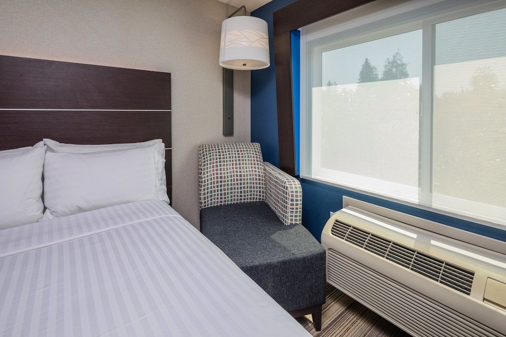 Standard Double room with balcony Holiday Inn Express