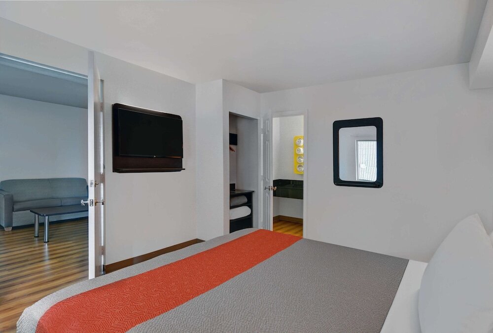 Standard suite Motel 6-Cutler Bay, FL