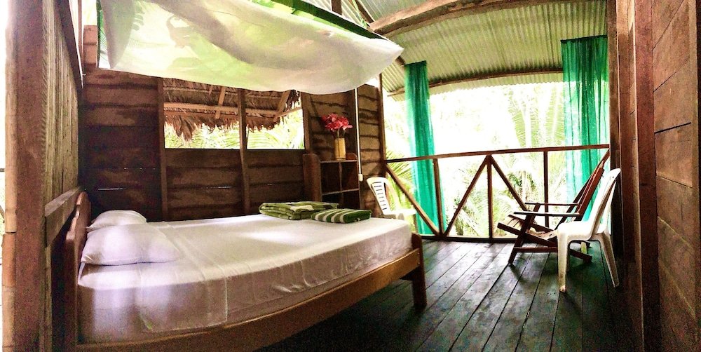 Cama en dormitorio compartido Tambopata Amazon Hostel