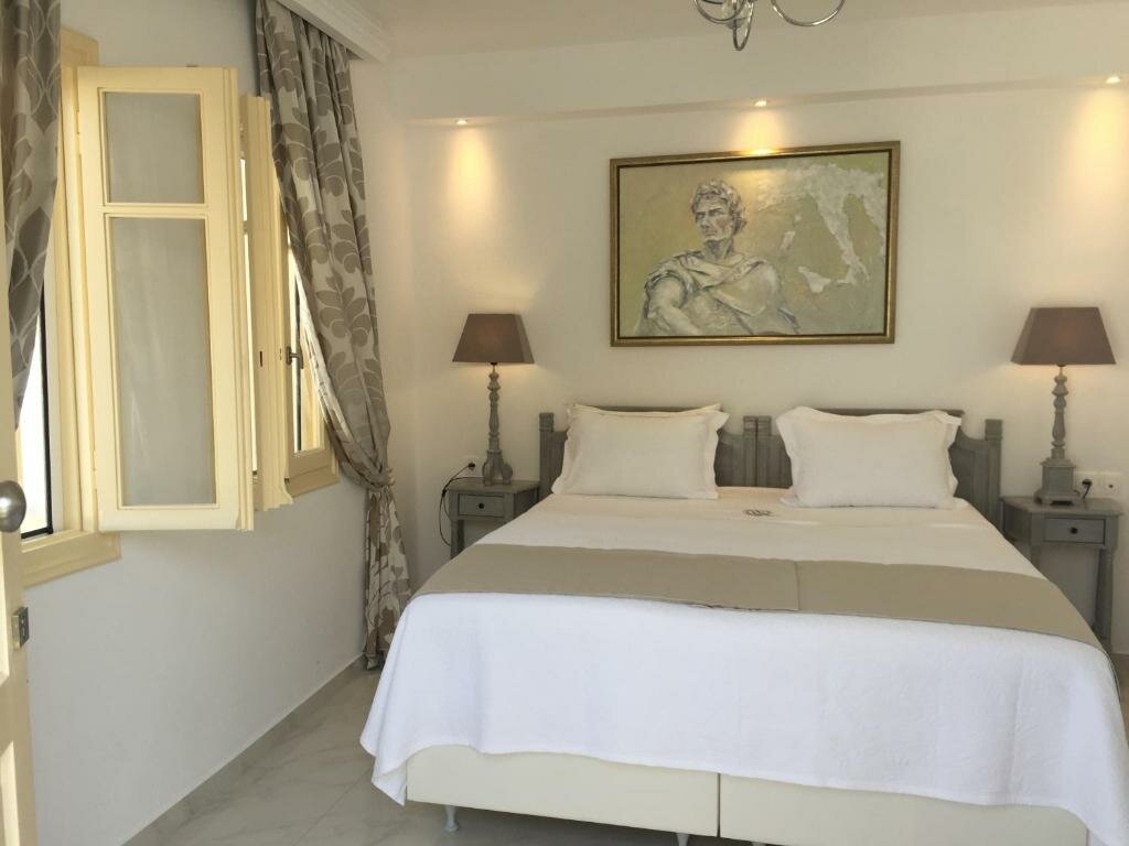 Standard Double room with balcony The White Suites