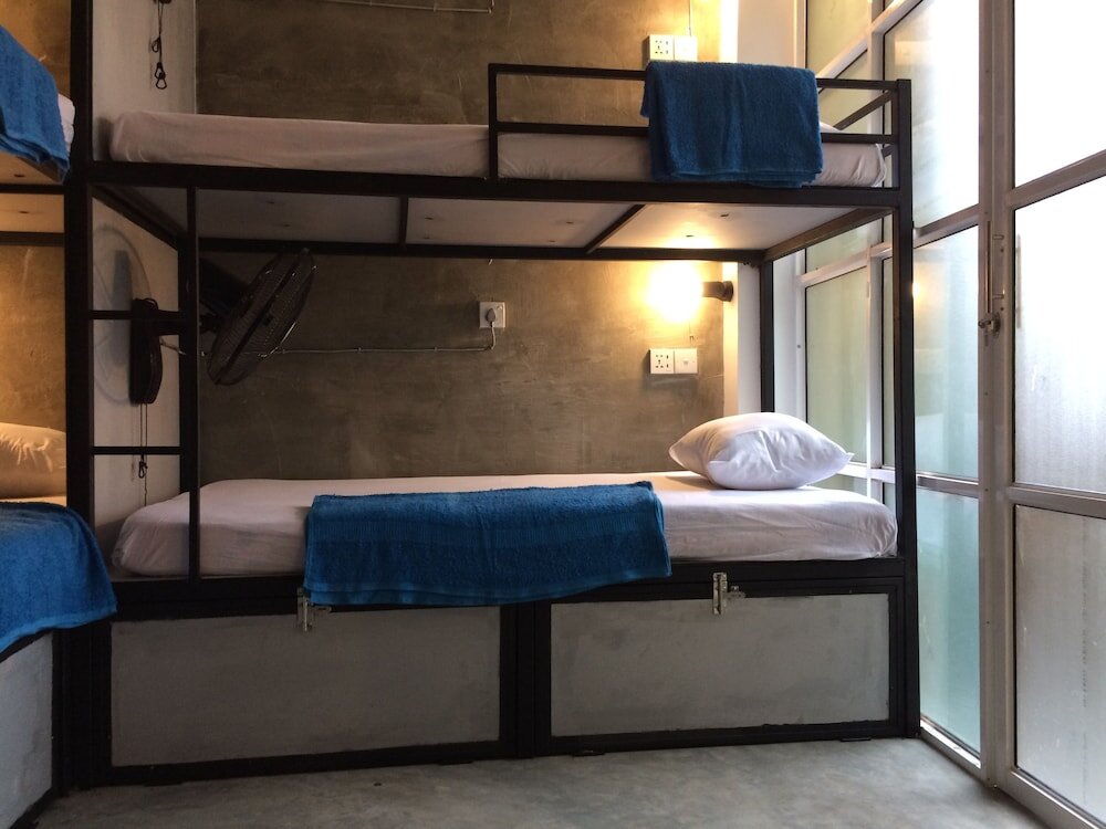 Кровать в общем номере (женский номер) Cycling Backpacker Hostel
