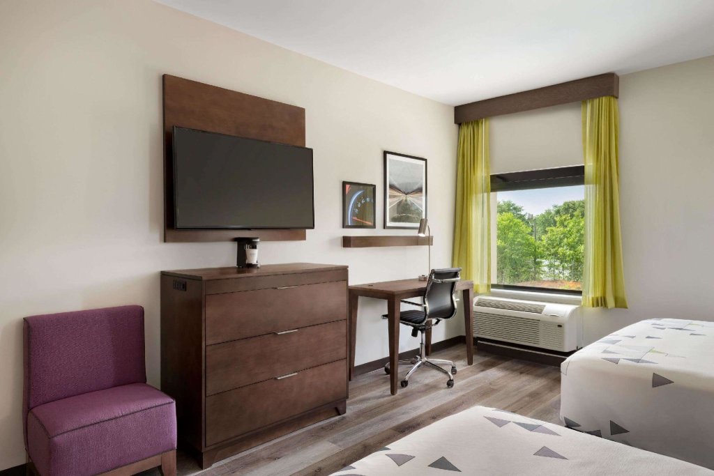 Четырёхместный номер Standard La Quinta Inn & Suites by Wyndham Braselton