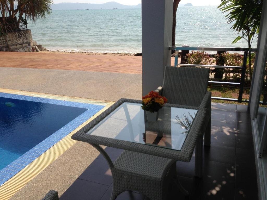 Camera doppia Luxury con balcone Chalong Beach Front Residence