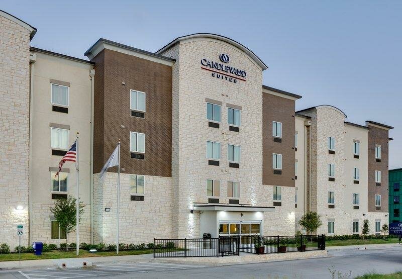Single Suite Candlewood Suites Dallas NW - Farmers Branch, an IHG Hotel