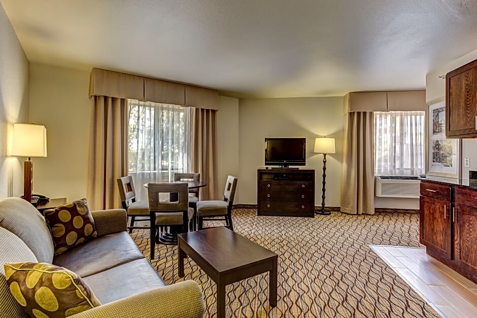 Люкс c 1 комнатой Holiday Inn Express Hotel & Suites Montrose - Black Canyon Area, an IHG Hotel