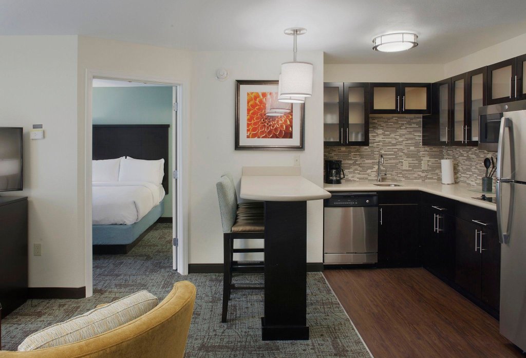 Люкс с 2 комнатами Staybridge Suites Fayetteville, an IHG Hotel