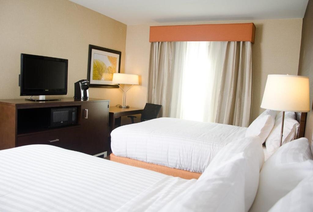 Двухместный номер Standard Holiday Inn Express Hotel & Suites Watertown - Thousand Islands, an IHG Hotel