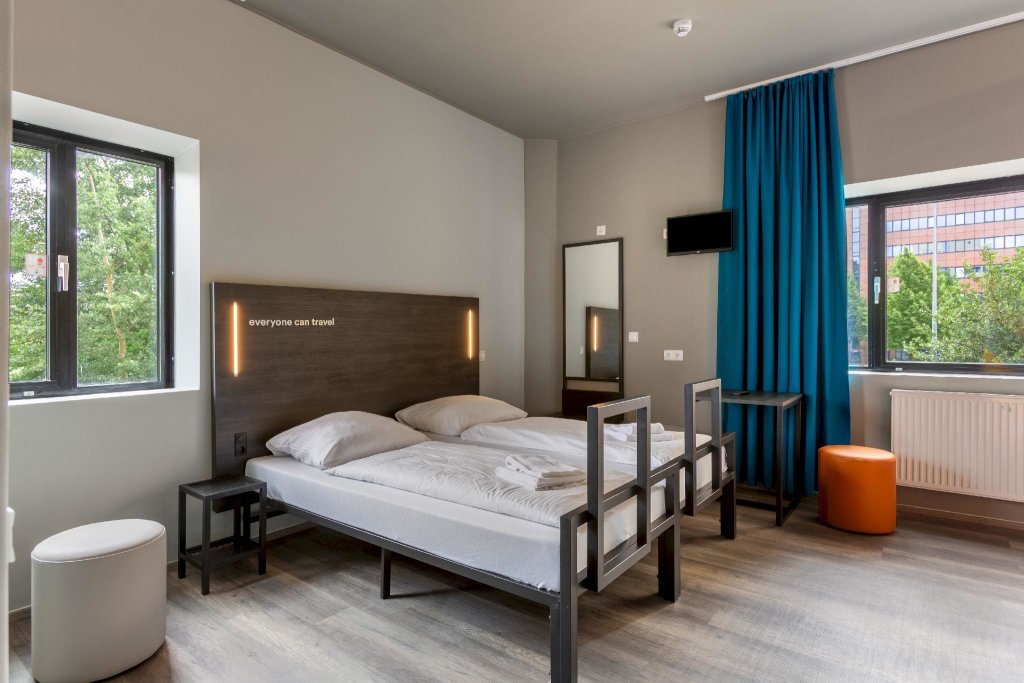 Кровать в общем номере (женский номер) a&o Amsterdam Zuidoost