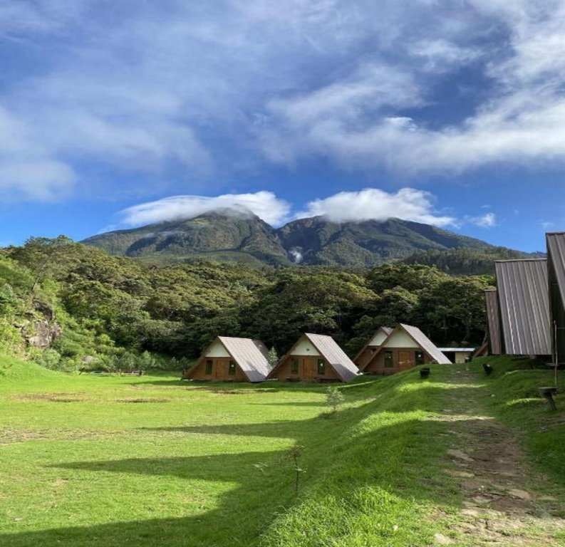 Zelt mit Bergblick Supercamp Sakura Hills