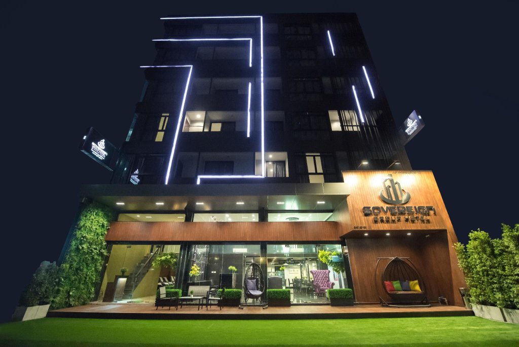 Номер Superior Sovereign Group Hotel at Pratunam