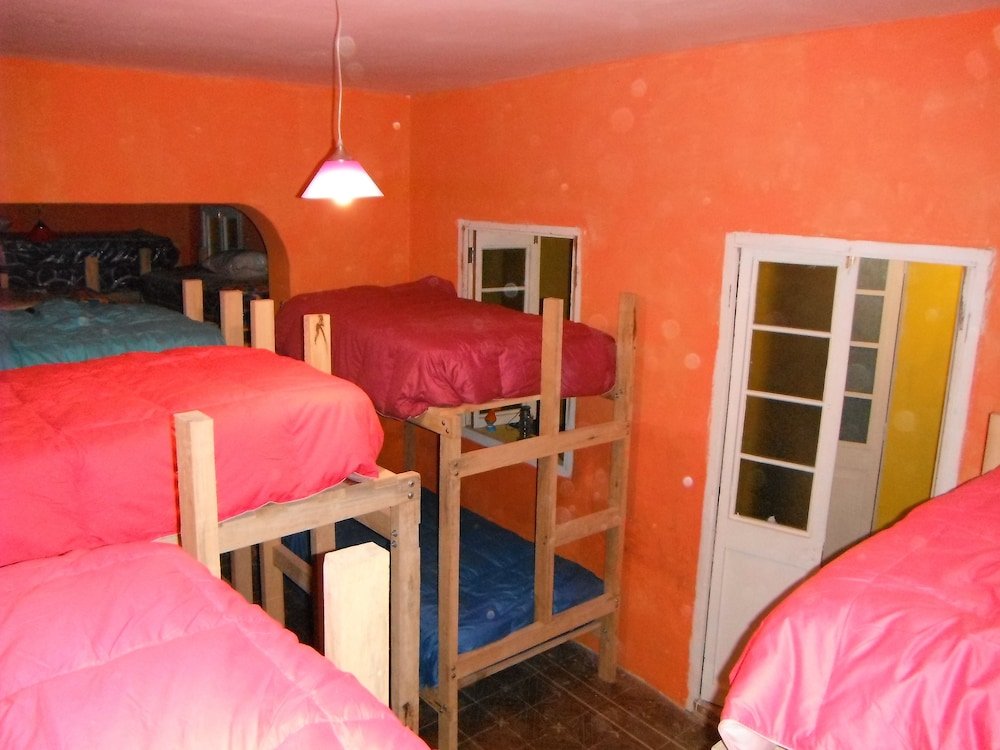 Кровать в общем номере River House Arequipa