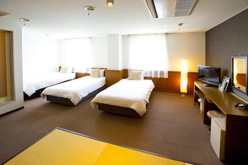 Четырёхместный номер Standard с 4 комнатами Kansai Airport Spa Hotel Garden Palace