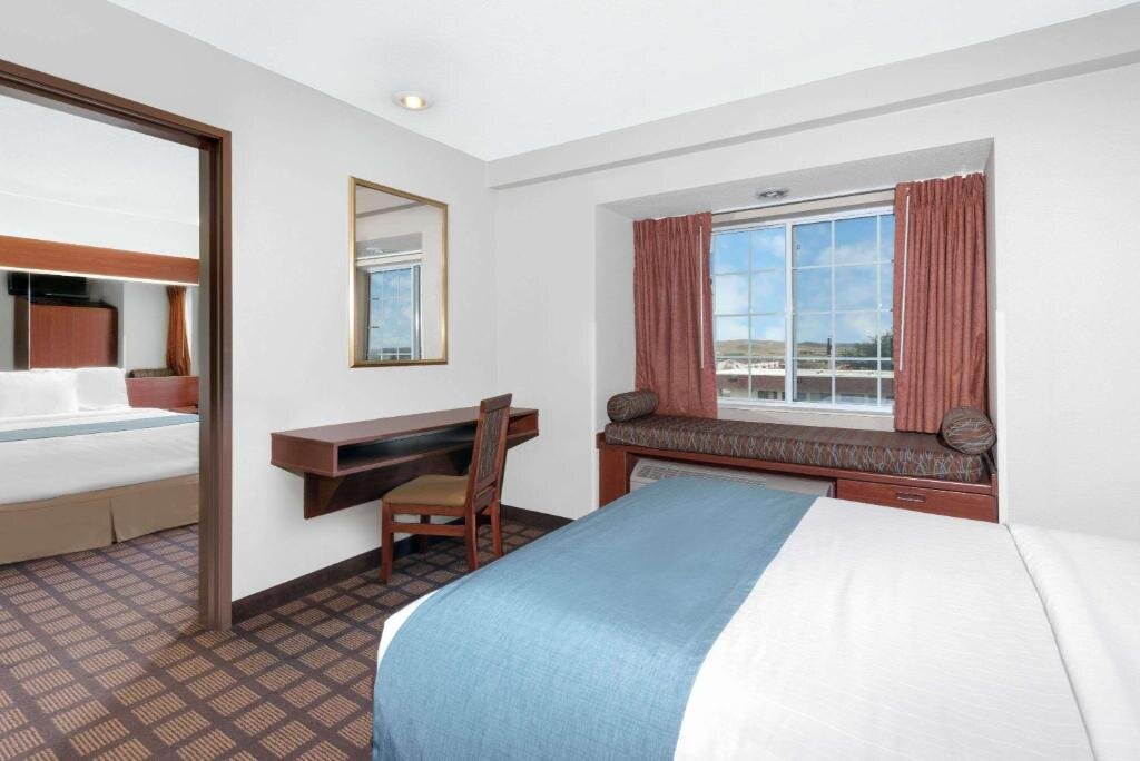 Четырёхместный семейный люкс Microtel Inn & Suites by Wyndham Rapid City