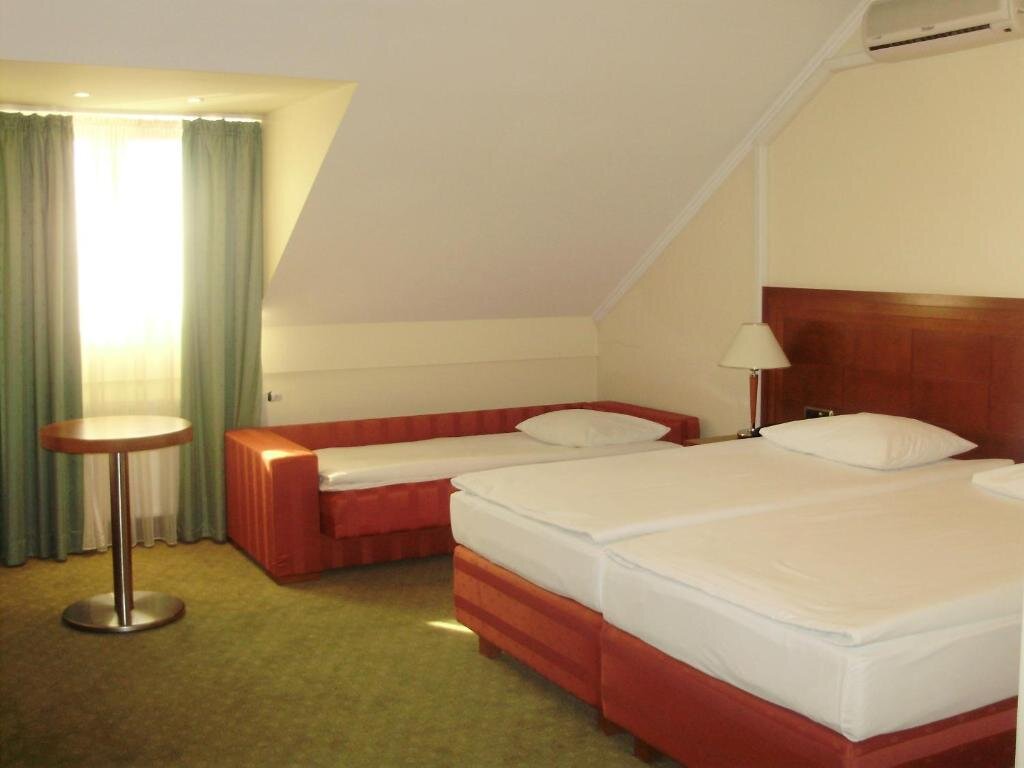 Четырёхместный номер Standard Hotel Kralj