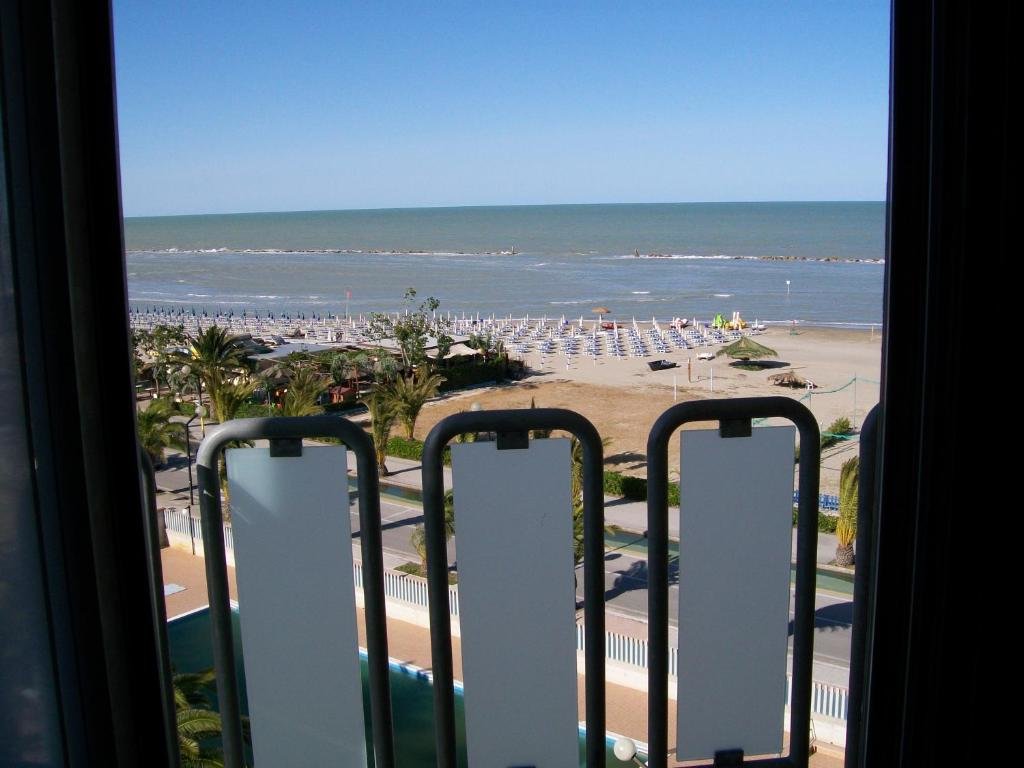 Двухместный номер Standard с балконом и с видом на море Hotel Maxim's