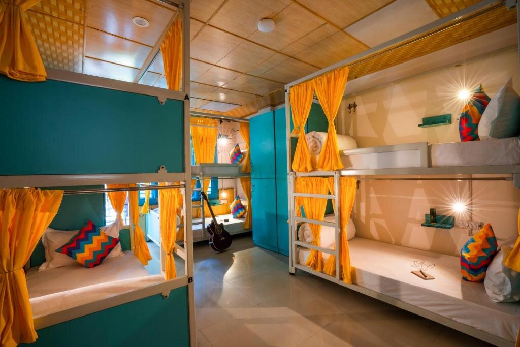 Кровать в общем номере с балконом goSTOPS Kasol - Hostel