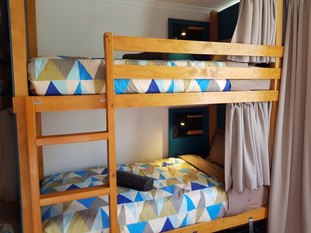 Кровать в общем номере No. 9 Hotel