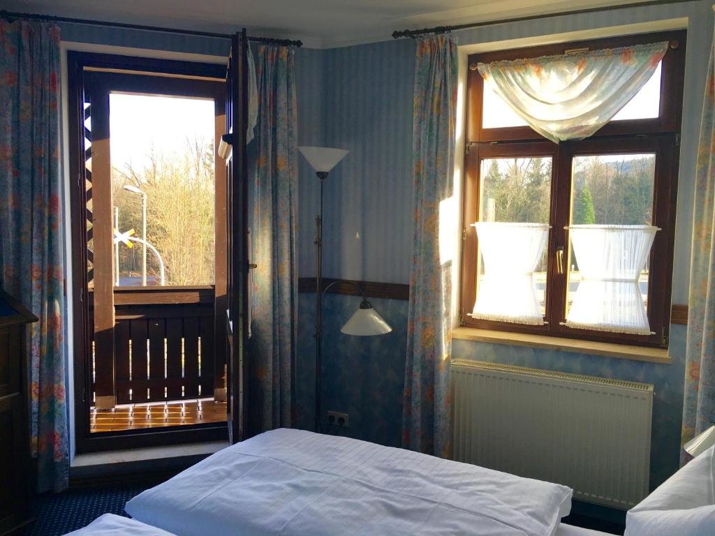 Comfort Single room with balcony Hotel Bahnhof Bertsdorf