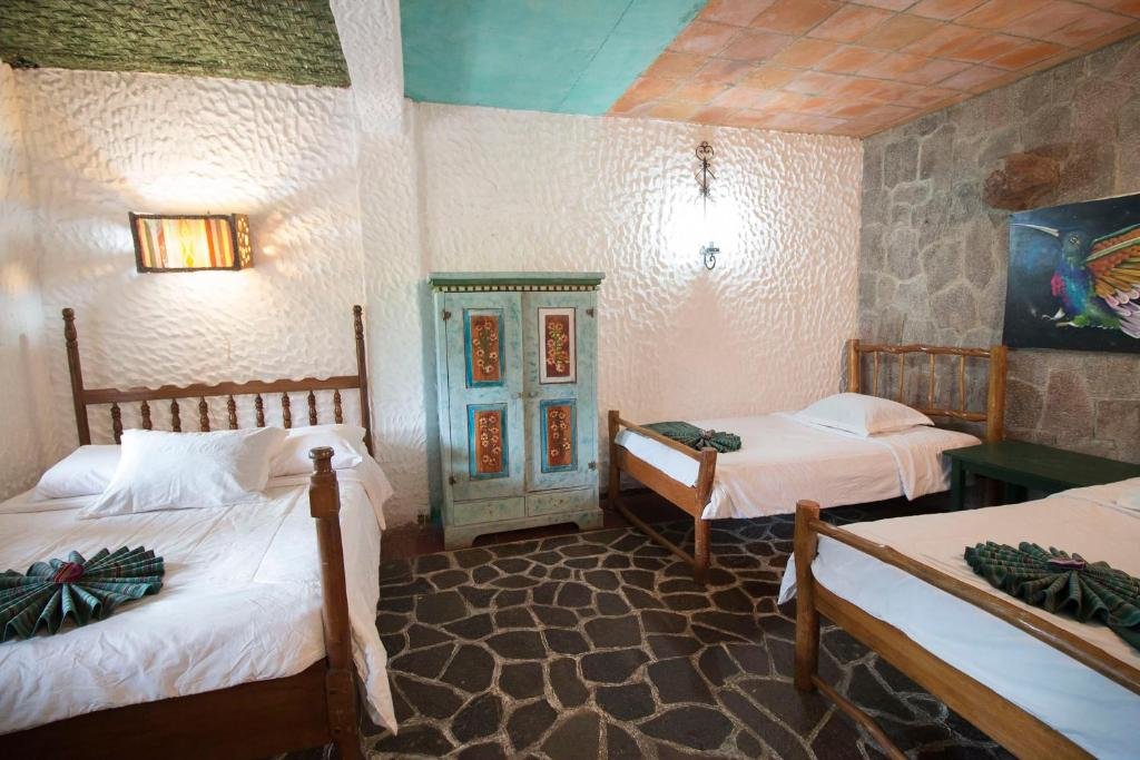 Трёхместный номер Standard Eco Hotel Uxlabil Atitlan