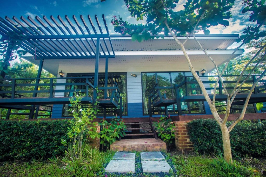 Двухместный номер Standard с балконом и с видом на сад Baan Suan Hill Resort