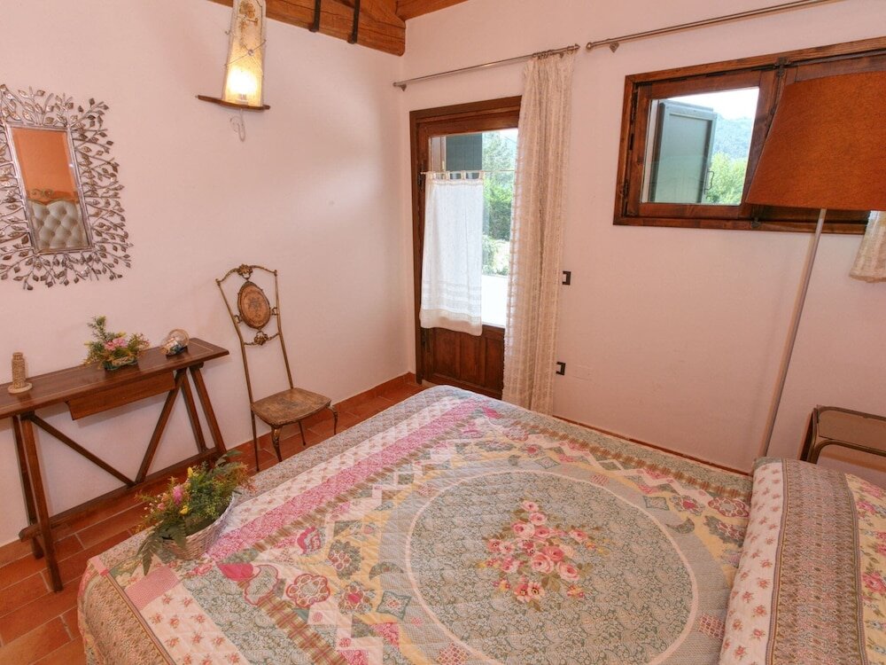 Cabaña Detached house in Cagli with swimming pool and garden