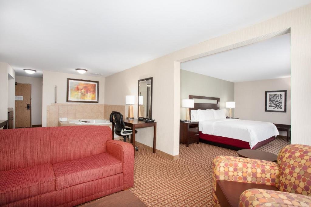 Deluxe Suite Holiday Inn Express Hotel & Suites Gillette, an IHG Hotel
