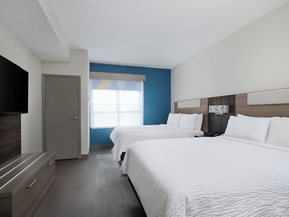 Четырёхместный номер Standard Holiday Inn Express & Suites Lakeland North I-4, an IHG Hotel