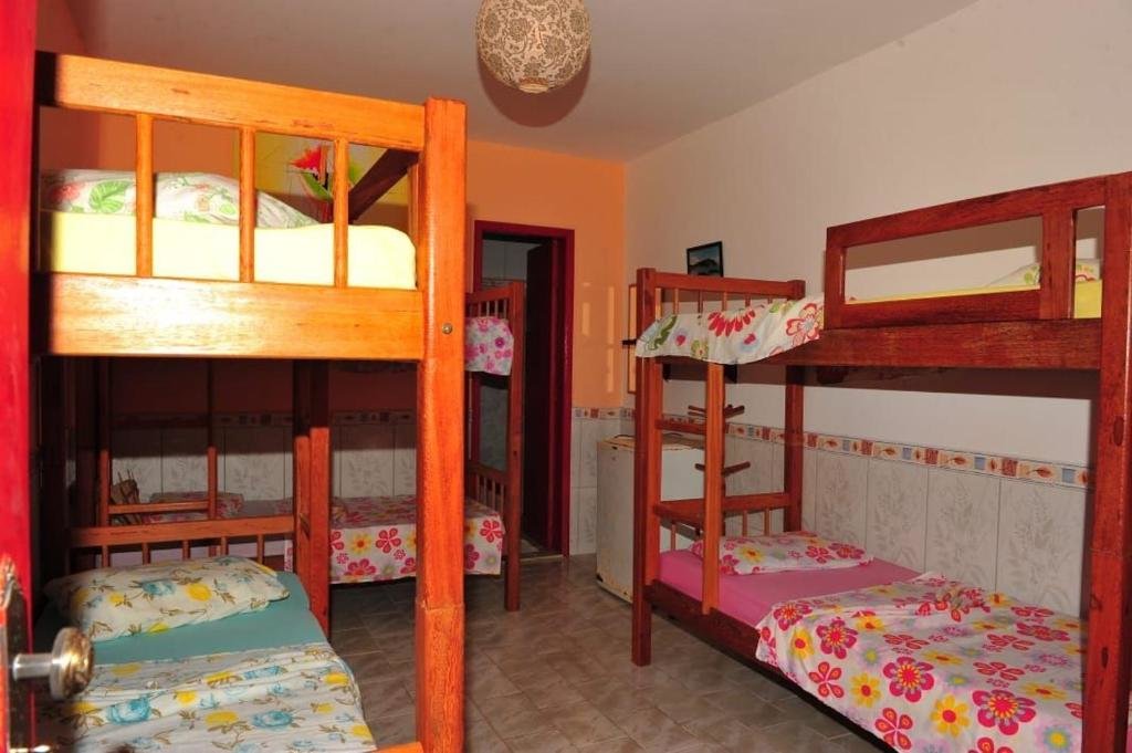 Кровать в общем номере (женский номер) Papagaio Hostel & Pousada