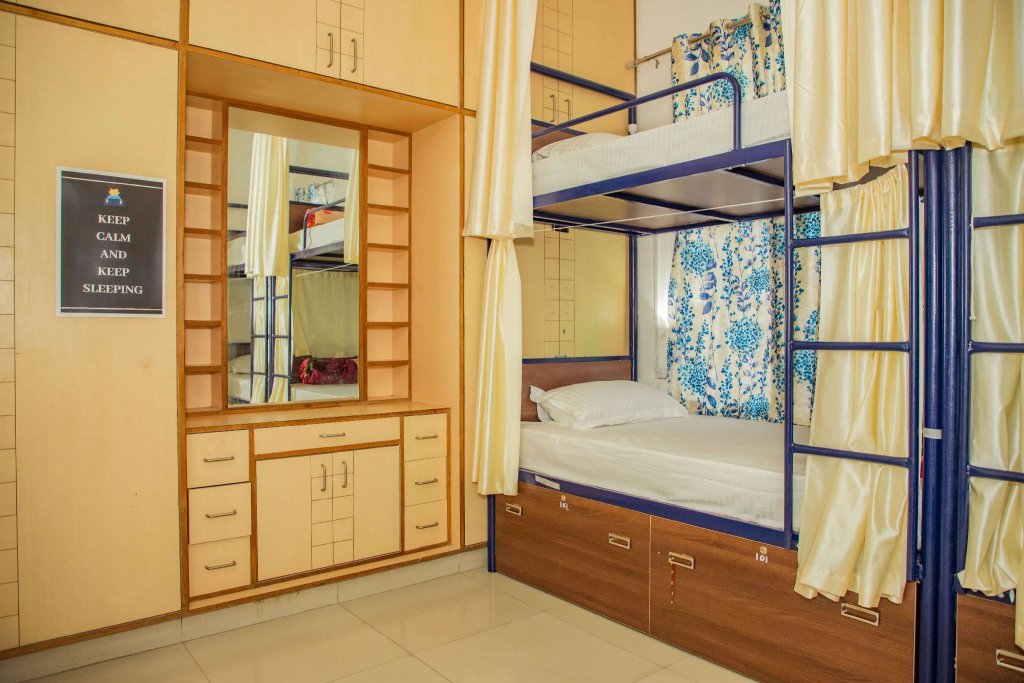 Кровать в общем номере Хостел Jaipur