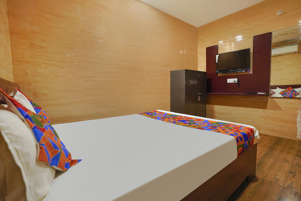 Номер Deluxe FabExpress Arunachala Guest House