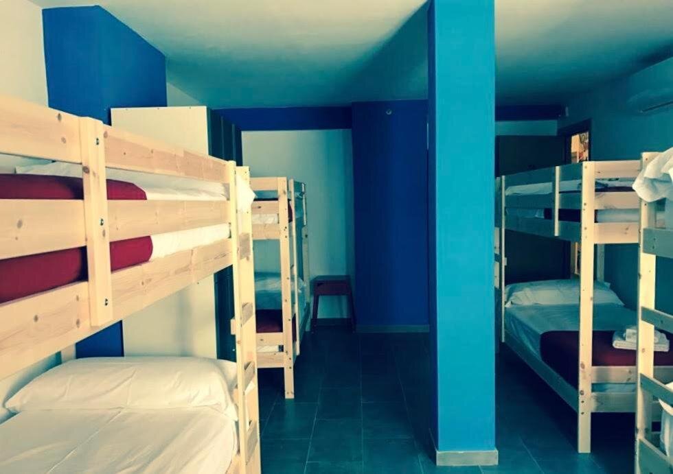 Кровать в общем номере (мужской номер) New Art Hostel - Albergue Juvenil