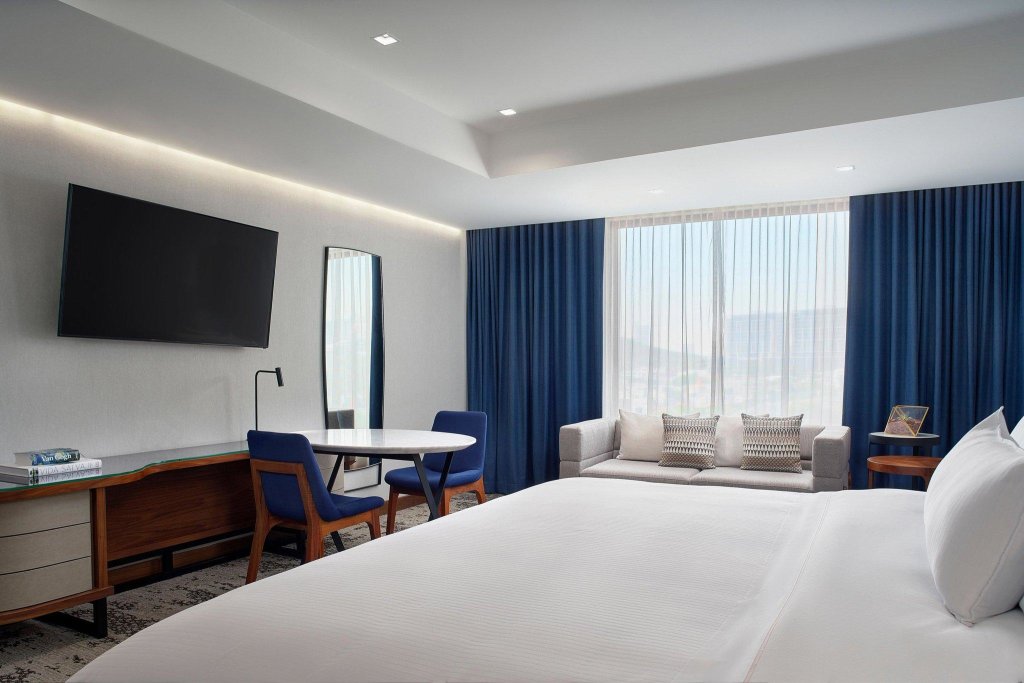 Deluxe Double room with mountain view The Westin Monterrey Valle