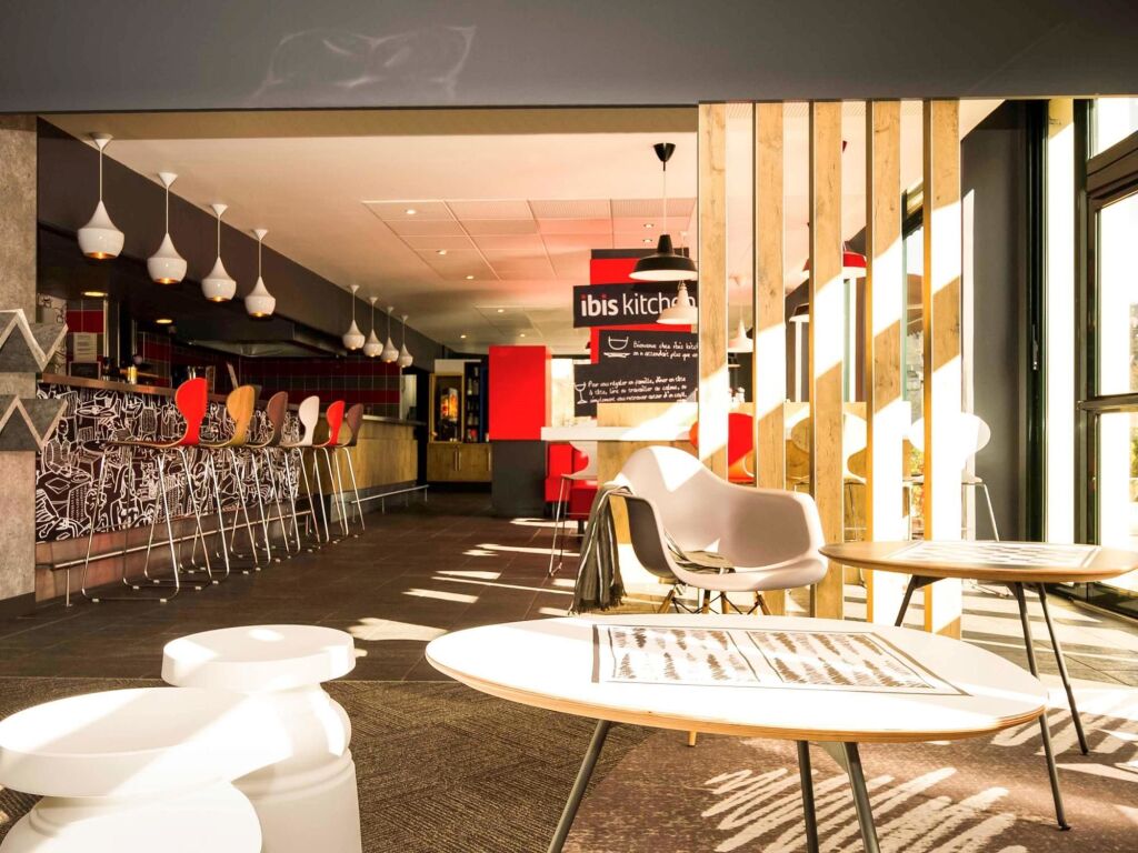 Be centre 3. Культурный центр Ле-ман. Ibis one Central 3*. Центр Манс. Ibis one Central Hotel,.